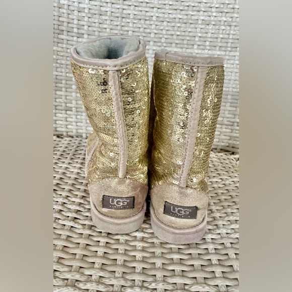 UGG Women’s 7 Gold Sequin Winter Boots - Picture 5 of 8